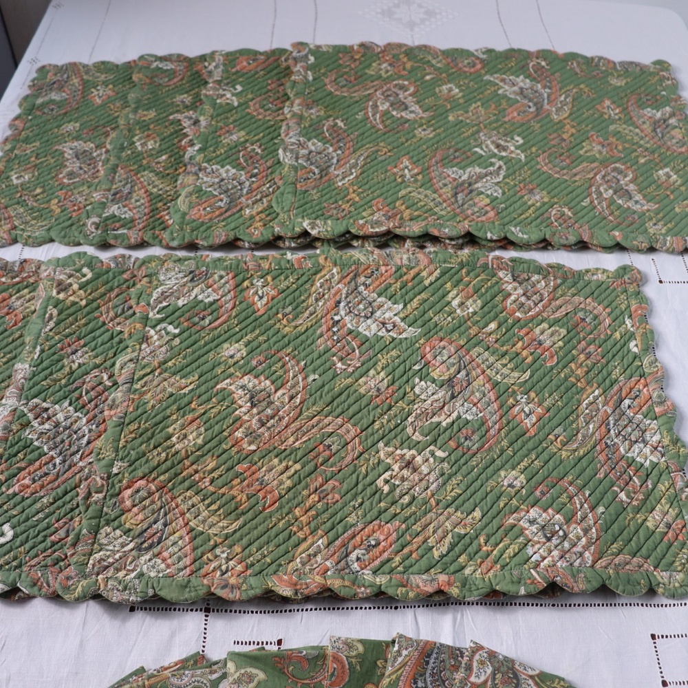 Williams Sonoma Green Paisley Set of 7 Placemats and Napkins - Picture 5 of 12